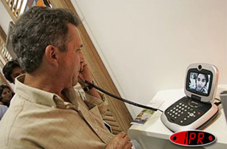 Mercredi 7 septembre 2005 - 

Démonstration de MaLigne visio Tropiques