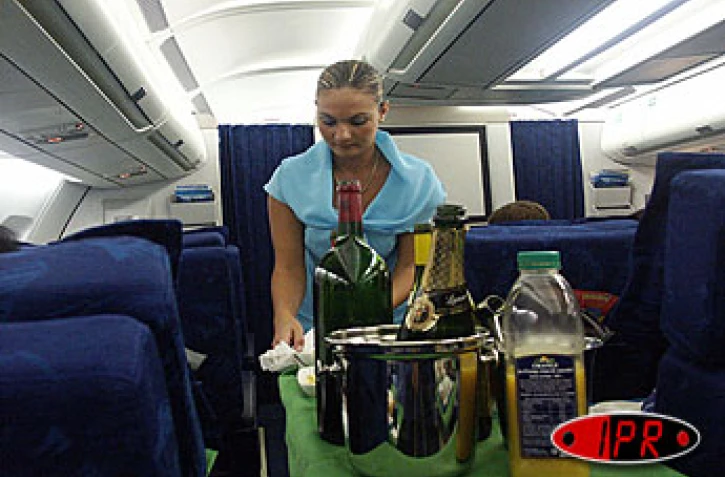 Samedi 7 juin 2003
L'Airbus 340-200 d'Air Bourbon  a effectué un vol inaugural entre La Réunion et Métropole