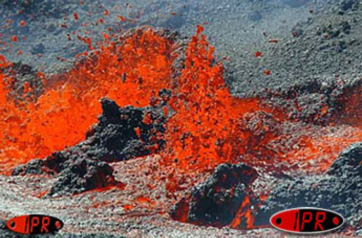 Vendredi 30 mai 2003 - 
Le piton de la Fournaise est entré en éruption à 11 heures 55