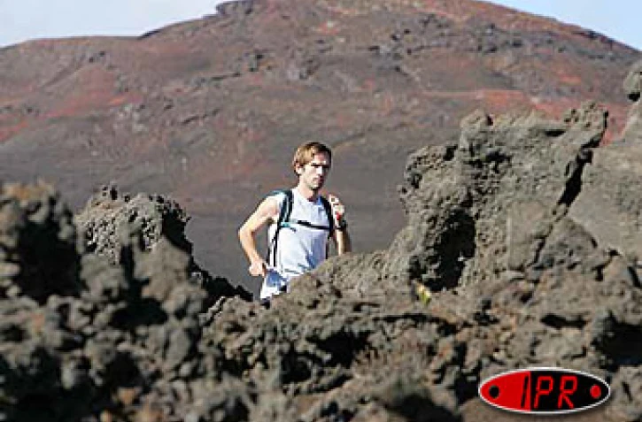 Vendredi 22 octobre 2004

Rémy Jégard, vainqueur du semi raid en 2003, sur la route du u volcan