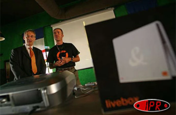 Jeudi 01 juin 2006 -

France Télécom commercialisera tous ses produits mobiles et internet sous la marque Orange