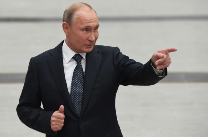 Vladimir Poutine parlant avec la presse après sa traditionnelle séance de questions-réponses avec les Russes retransmise à la télévision