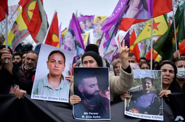 Kurdes tués à Paris: la motivation raciste du suspect retenue, violences à la marche d'hommage