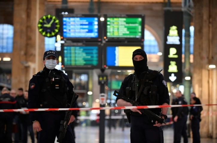 Six blessés à l'arme blanche gare du Nord à Paris, l'agresseur interpellé