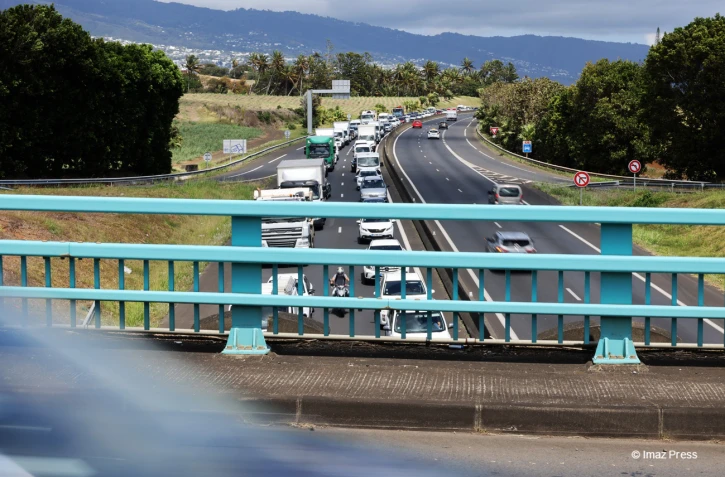 embouteillage quatre-voies Sainte-Marie