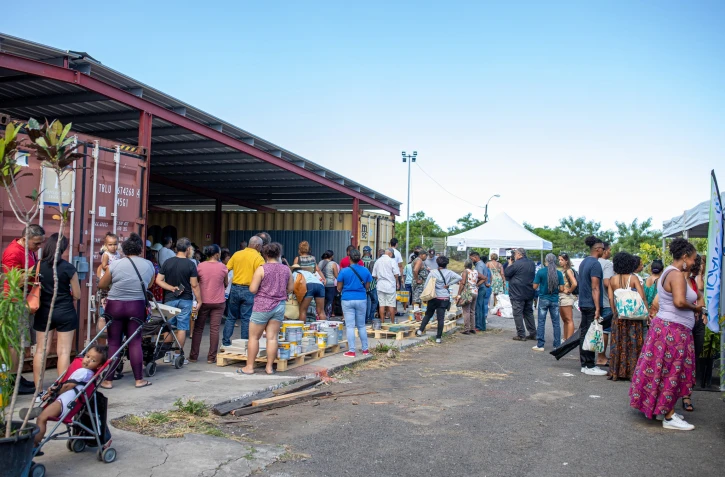 Brocante mate?riaux ville du POrt