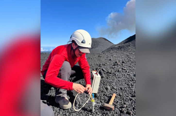 scientifiques au piton de la fournaise