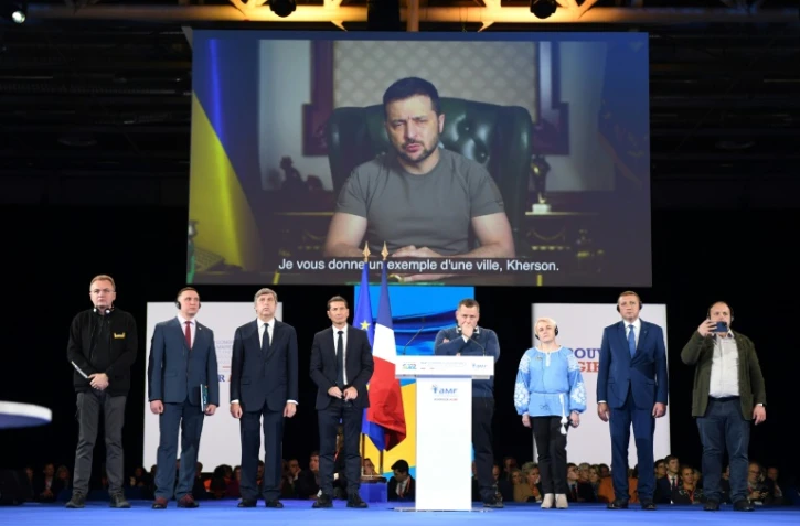 Zelensky appelle les maires français à fournir de l'aide pour "survivre à l'hiver"  