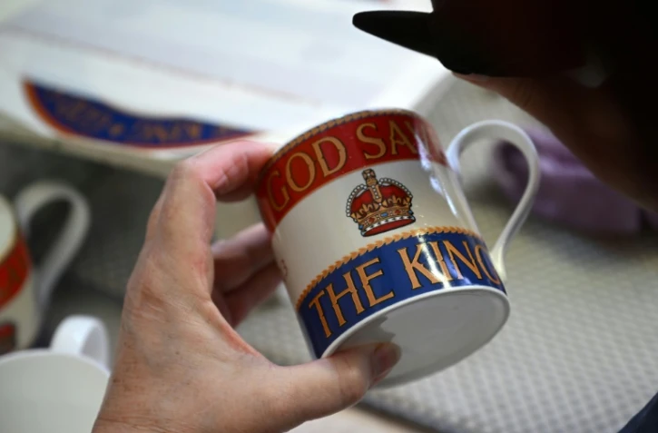 Le couronnement de Charles III, un nouvel élan pour la céramique anglaise en crise