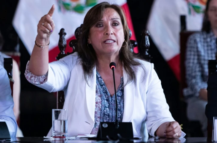 Pérou: la présidente refuse de démissionner, 200 touristes évacués du Machu Picchu