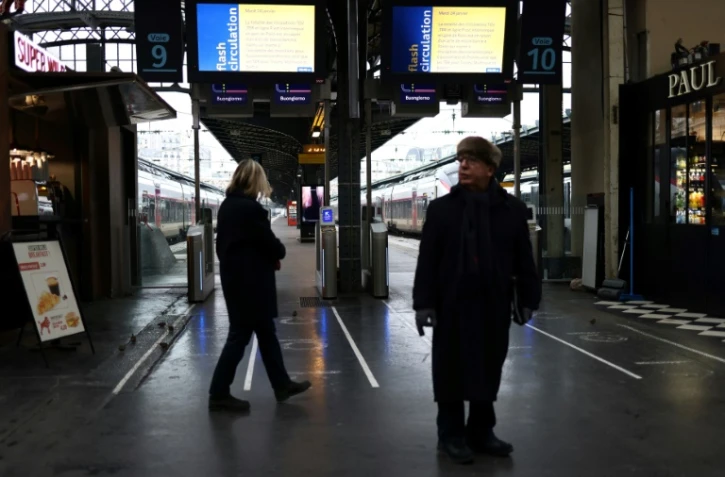 Le trafic à la gare de l'Est à Paris interrompu "toute la journée" après un "incendie volontaire"