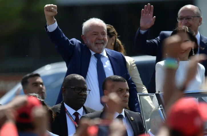 Le président Lula s'engage à "reconstruire le pays" avec les Brésiliens