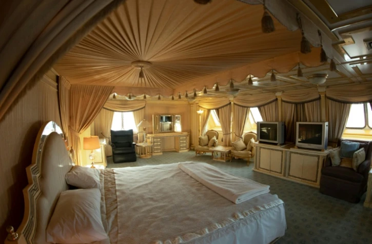 En Irak, les deux yachts de Saddam Hussein, vestiges de sa folie des grandeurs