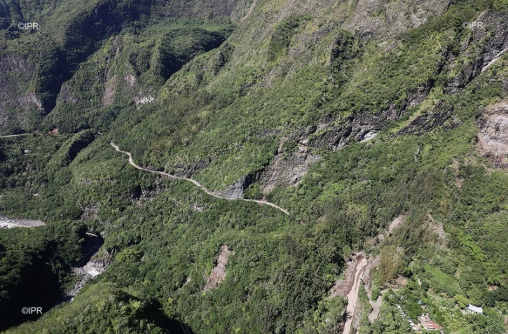 Route de Cilaos fermée vue du ciel