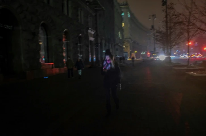 Des millions d'Ukrainiens toujours plongés dans le noir et le froid 