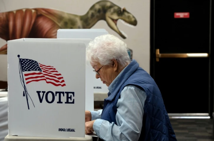Les républicains bien placés, mais pas de "vague rouge" aux élections américaines de mi-mandat