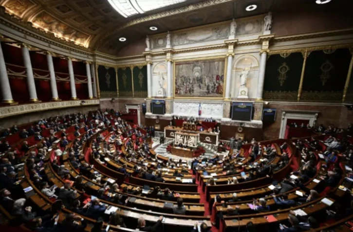 Entre nouvelles mesures et matches retour, l'Assemblée a démarré lundi l'examen de retouches à la loi de finances 2022 pour lutter contre l'inflation, mais en rejouant aussi des débats budgétaires des dernières semaines sur les superprofits ou les superdividendes.