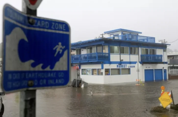 Une rue inondée à Aptos, en Californie, le 9 janvier 2023 ( AFP / JOSH EDELSON )
