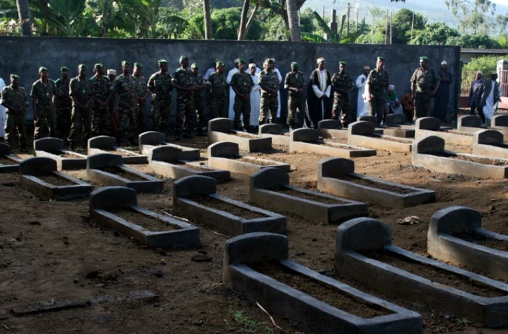 des-debris-de-l-avion-de-la-yemenia-airways-repeches-en-mer-dans-un-hangar-a-moroni-le-16-septembre-2009-aux-comores-3
