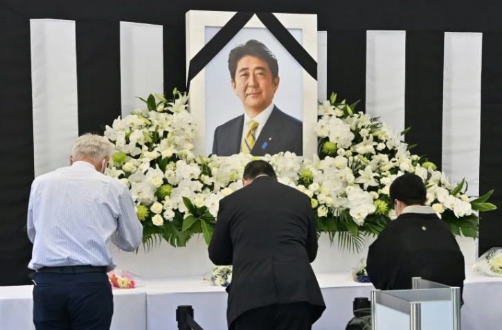 Le Japon entre recueillement et contestation aux funérailles nationales d'Abe