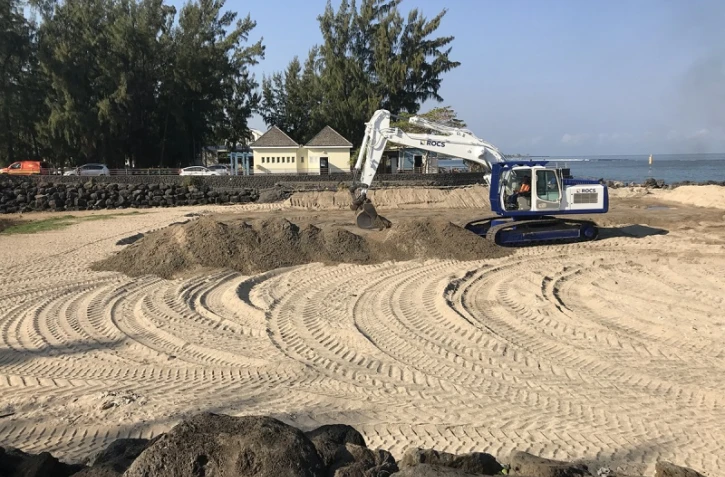 Désensablement plage saint leu auj port