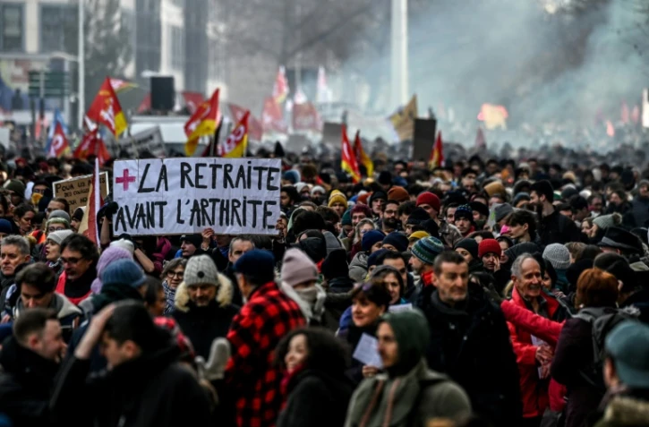 Retraites: après une première mobilisation réussie, les syndicats préparent la suite