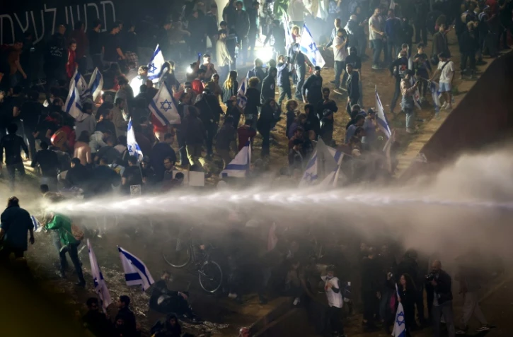 Israël: manifestations après le limogeage du ministre de la Défense