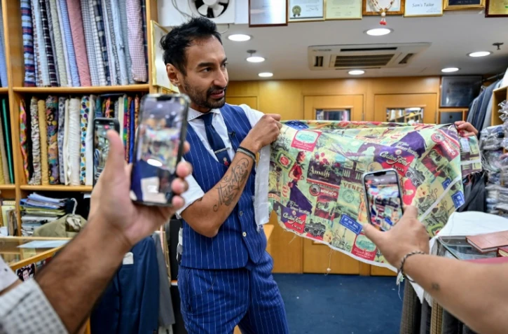 A Hong Kong, les tailleurs se réinventent pour survivre à la pandémie