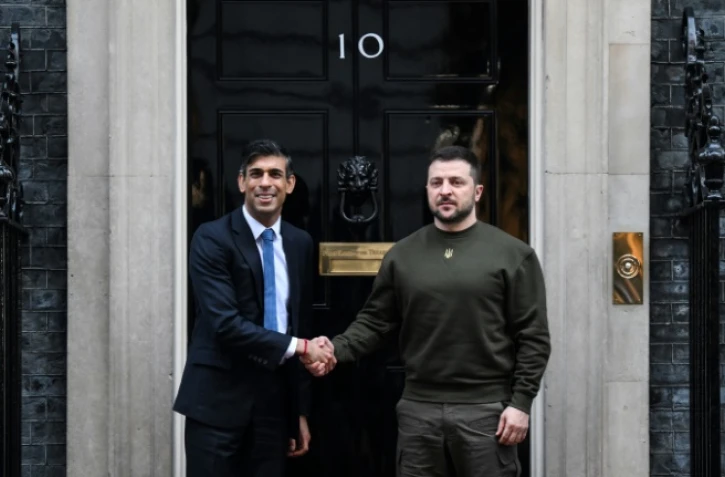 Ukraine: visite de Zelensky à Londres, qui va former des pilotes de chasse