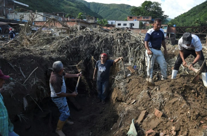 Glissement de terrain au Venezuela: les recherches se pousuivent, infime espoir de trouver des survivants