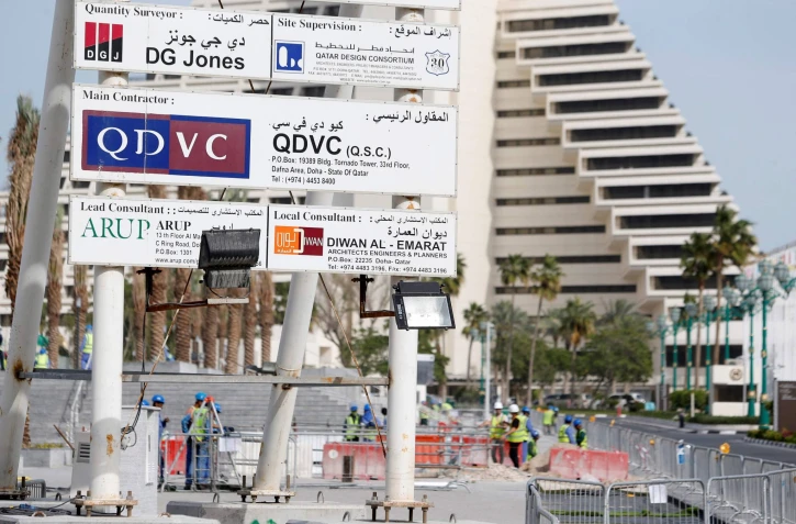 Des employés de Vinci Constructions Grands Projets, le 24 mars 2015 dans un chantier à Doha au Qatar.