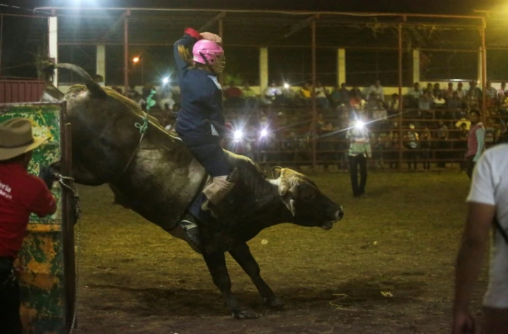 Au Nicaragua, des femmes défient le machisme en faisant du rodéo sur des taureaux