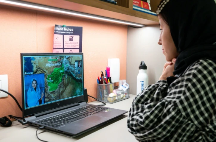 Une rescapée des talibans, guide de tours virtuels en Afghanistan