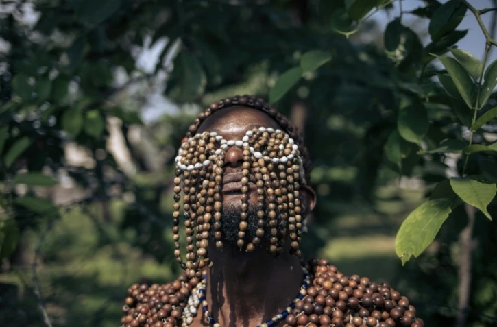 Les dandys "sapeurs" font leur show à Kinshasa