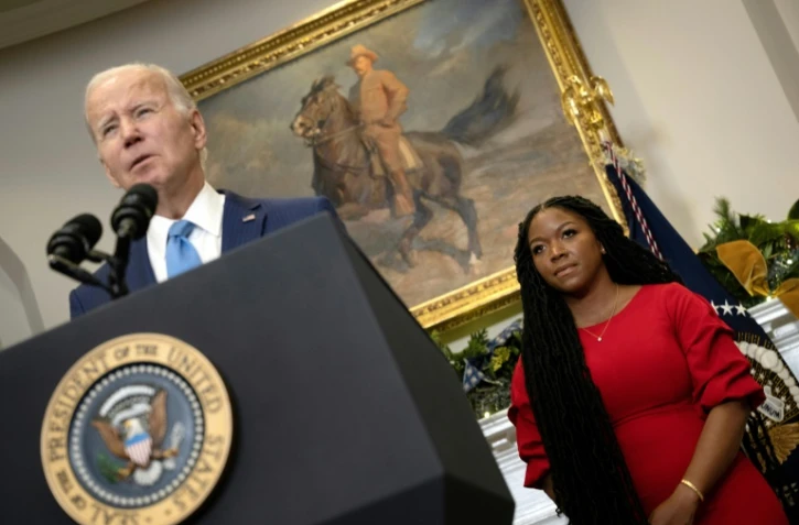 La basketteuse Brittney Griner libérée dans un échange de prisonniers entre Moscou et Washington