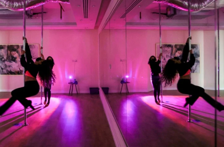 Défiant les préjugés, des Saoudiennes se mettent à la pole dance
