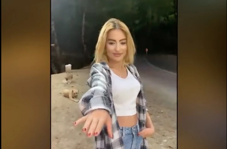 Hadis Najafi irannienne de 20 ans tuée pour avoir manifesté les cheveux libres