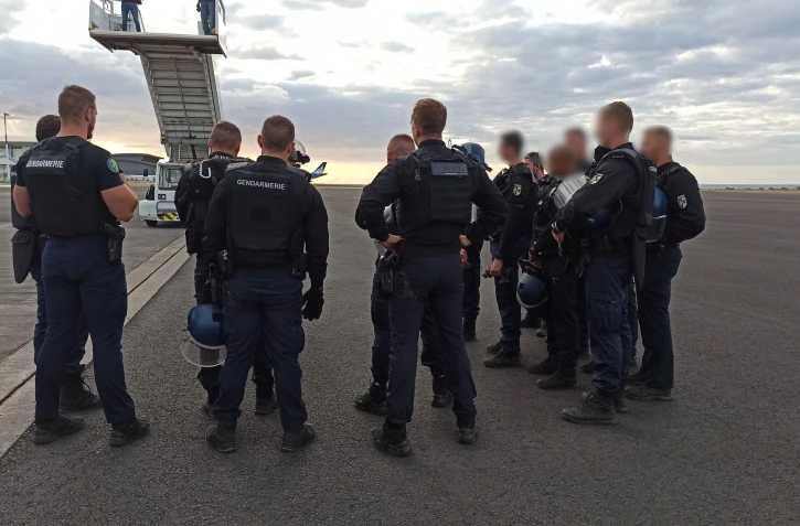 Gendarmerie GIGN exercice risque terroriste de?tournement avion prise d'otage entrai?nement