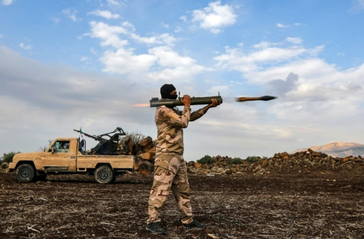 Nouvelles frappes de drones turcs en Syrie, "bientôt les canons et les chars"