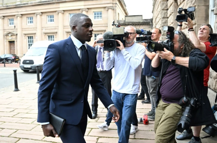 Le footballeur Benjamin Mendy non-coupable de six viols, mais sera rejugé pour un septième
