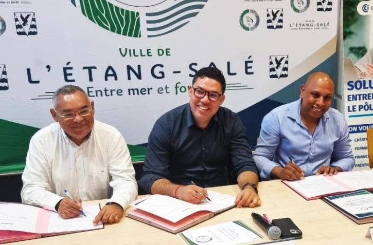 Signature d'une convention entre la CCIR, la CMA et L'Etang-Salé