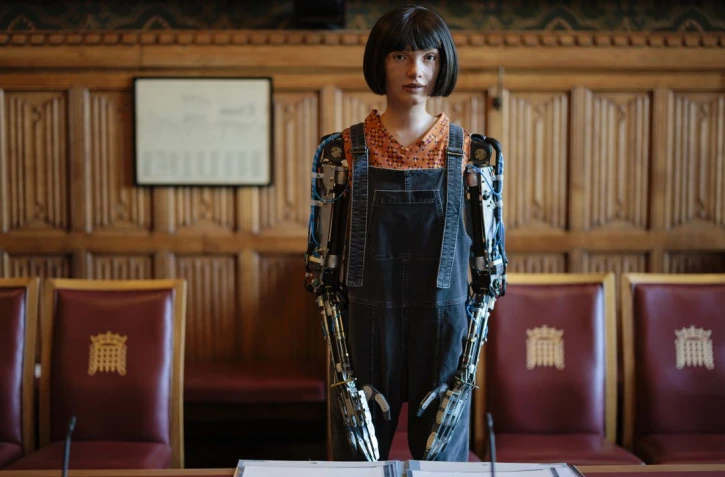 221012154424-robot-ai-da-uk-parliament