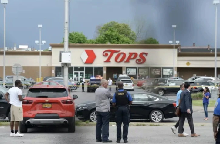 Le supermarché Tops où dix personnes ont été tuées par balle, le 14 mai 2022 à Buffalo, au nord de New York ( Getty / John Normile )