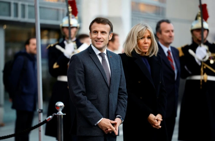 Macron au contact de maires "pris à la gorge" par les prix de l'énergie