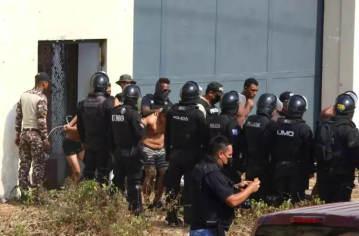 Policier et prison Equateur