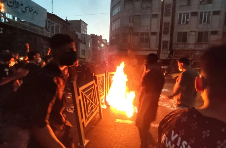 Iran: de nouvelles manifestations de colère secouent Téhéran