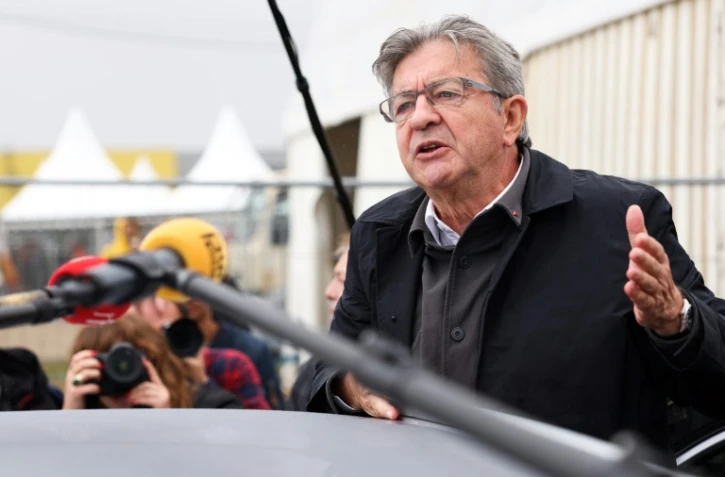 La gauche défile à Paris pour faire monter la température sociale