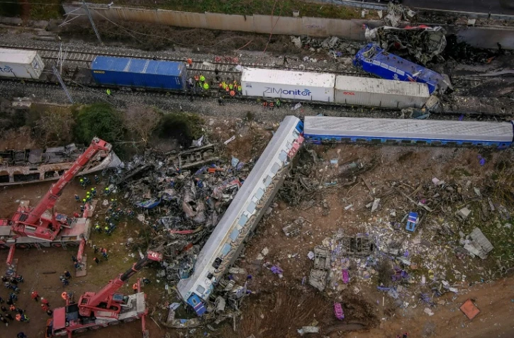 Grèce: opérations de secours difficiles après une collision frontale meurtrière entre deux trains