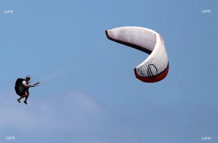Un concours de parapente Master Accro se de?roule a? Saint-Leu ce dimanche. (Photo RB Imaz Press Re?union)