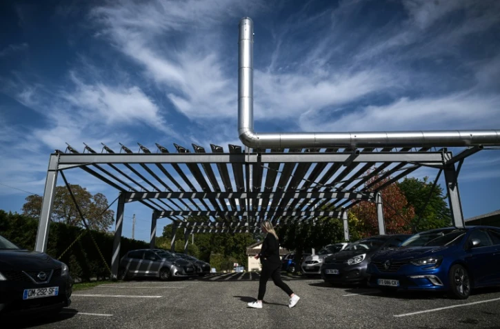 L'Assemblée vote l'obligation d'installer des panneaux solaires dans les parkings
